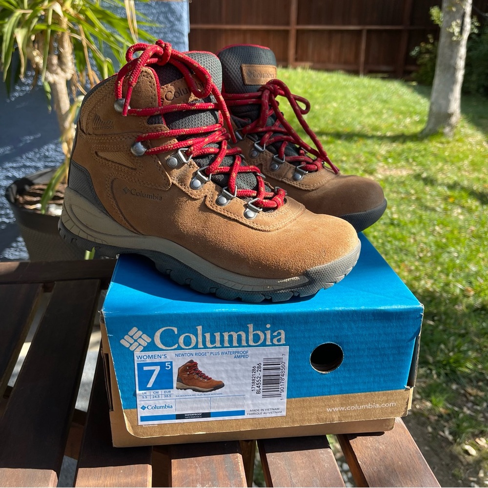 Columbia Women's Brown Suede Boots with Red Laces